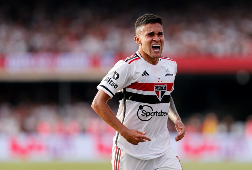 casal-de-torcedores-do-sao-paulo-emociona-jogador-rodrigo-nestor-ao-batizar-filho-em-sua-homenagem3A-uma-historia-de-amor-eterno-ao-clube