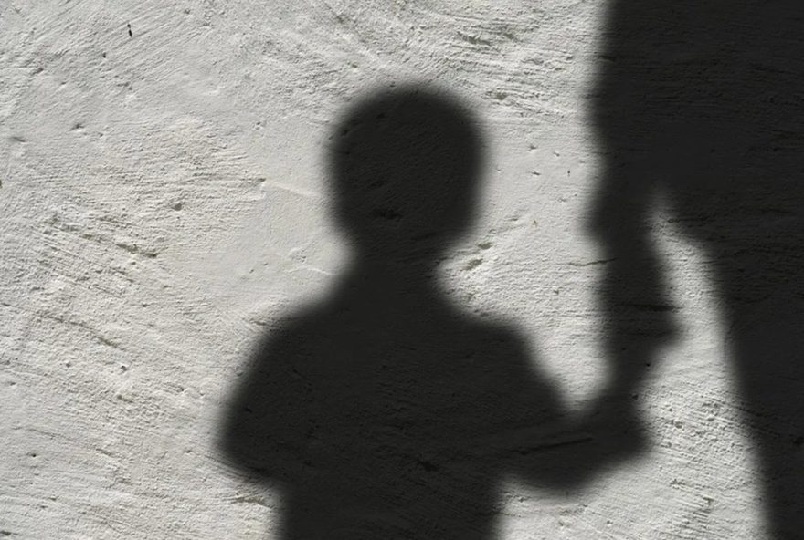 casal-investigado-por-fazer-sexo-em-piscina-na-frente-de-crianca3A-entenda-os-crimes-de-atos-libidinosos