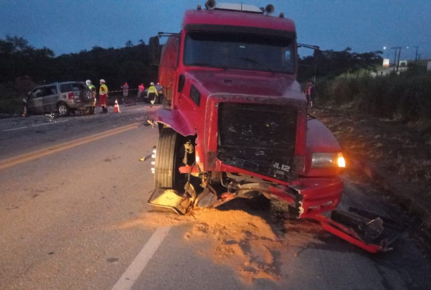 casal-morre-em-grave-acidente-na-br-116-apos-invadir-contramao-e-colidir-com-carreta casal-morre-em-grave-acidente-na-br-116-apos-invadir-contramao-e-colidir-com-carreta