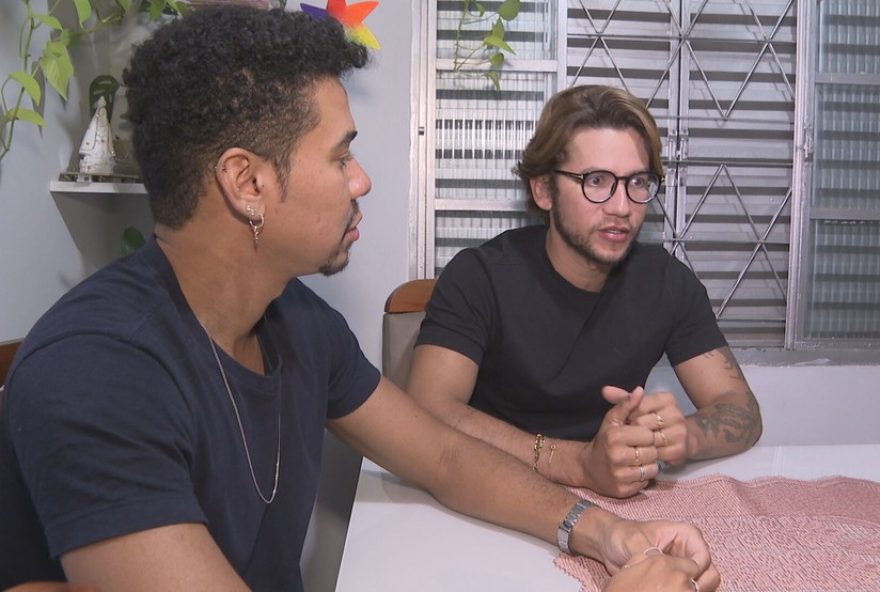 casal-no-df-denuncia-homofobia-de-padre-durante-casamento