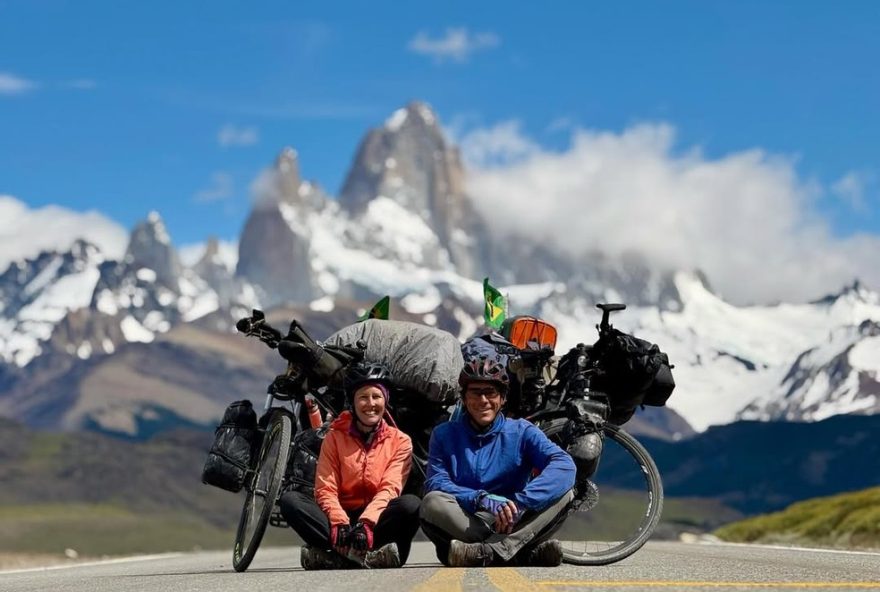 casal-pedala-7-mil-km-ate-ushuaia-e-inicia-viagem-para-alasca3A-a-felicidade-esta-na-jornada