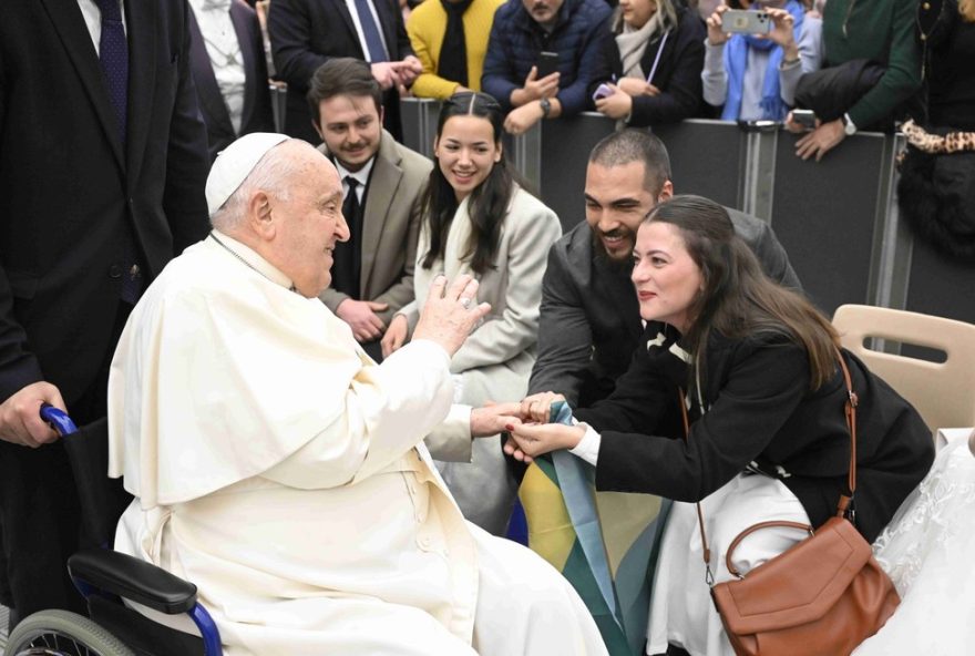 casal-recem-casado-de-caraguatatuba-tem-matrimonio-abencoado-pelo-papa-francisco-no-vaticano