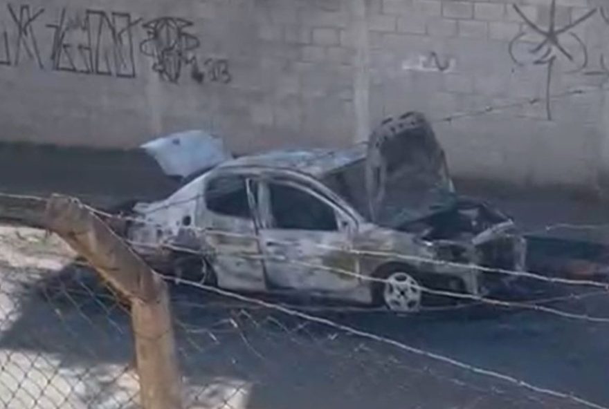 casal-sofre-queimaduras-apos-explosao-em-carro-em-sumare3A-homem-e-mulher-aguardam-vaga-em-hospital