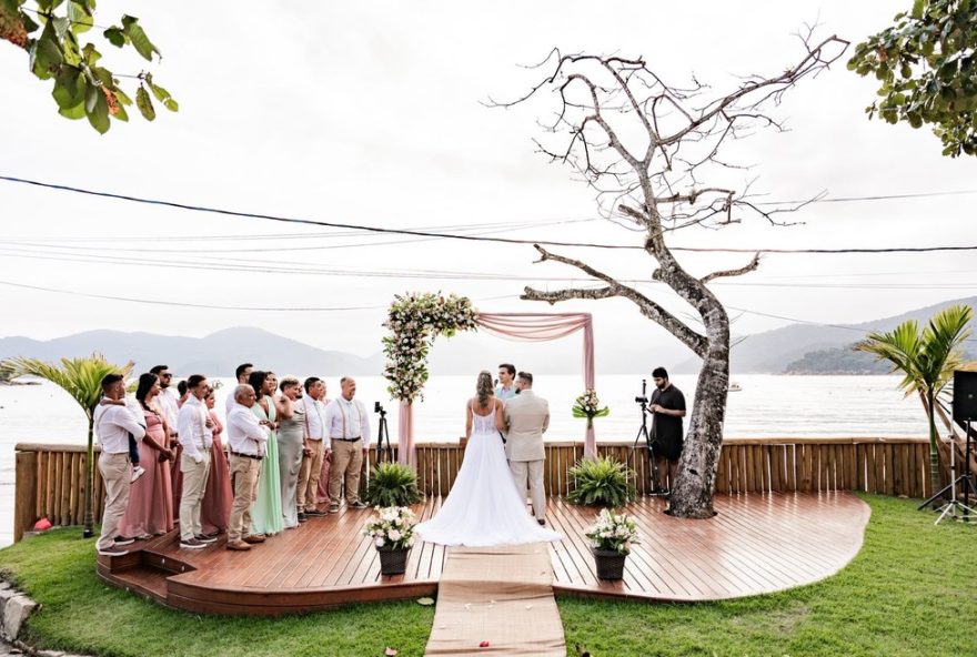 casamento-a-beira-mar3A-numero-de-cerimonias-no-litoral-norte-de-sp-cresce-em-2025