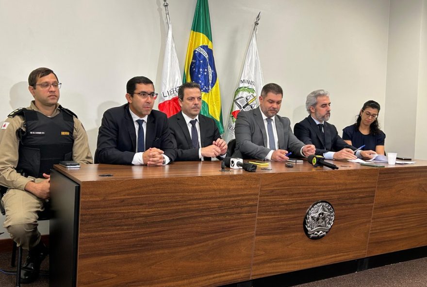 caso-de-homicidio-em-escola-de-uberaba-choca-autoridades3A-adolescente-de-14-anos-entrega-bilhete-antes-do-crime