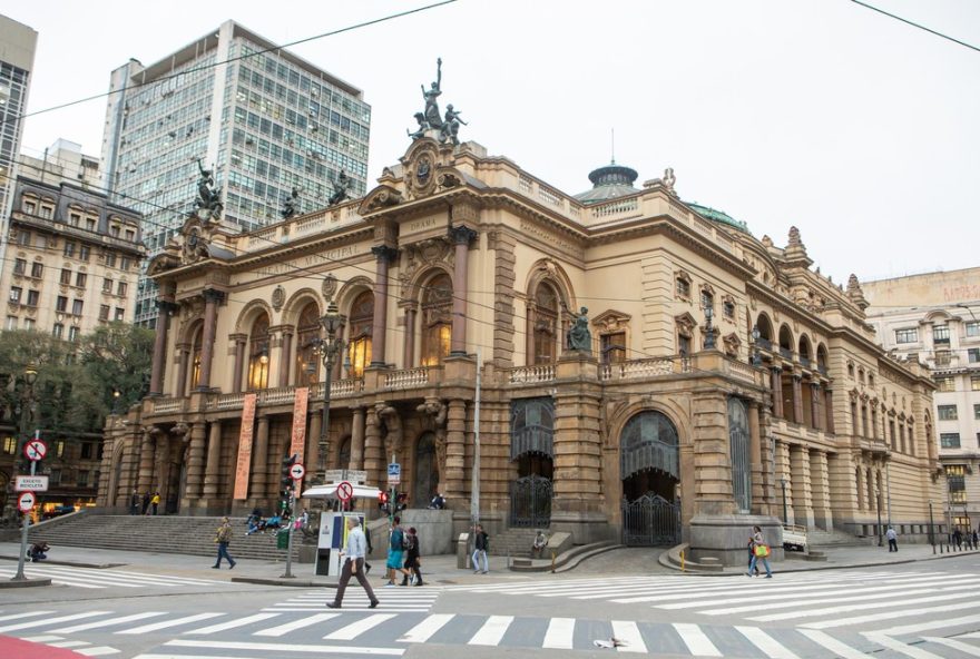 caso-de-rescisao-de-contrato-do-theatro-municipal-de-sao-paulo-repercute-na-midia