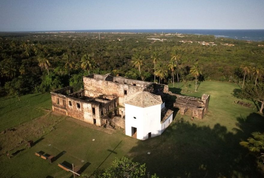 castelo-garcia-davila3A-indigenas-usaram-como-protecao-contra-portugueses-em-2-de-julho