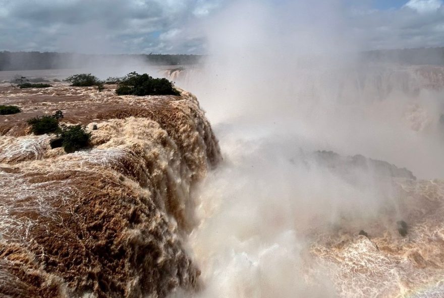 cataratas-do-iguacu3A-passarela-reaberta-apos-vazao-recorde.-saiba-mais-sobre-o-fenomeno