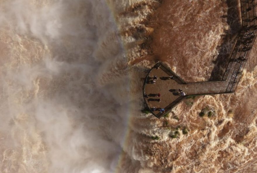 cataratas-do-iguacu3A-semana-de-cheia-acima-da-media-encanta-turistas