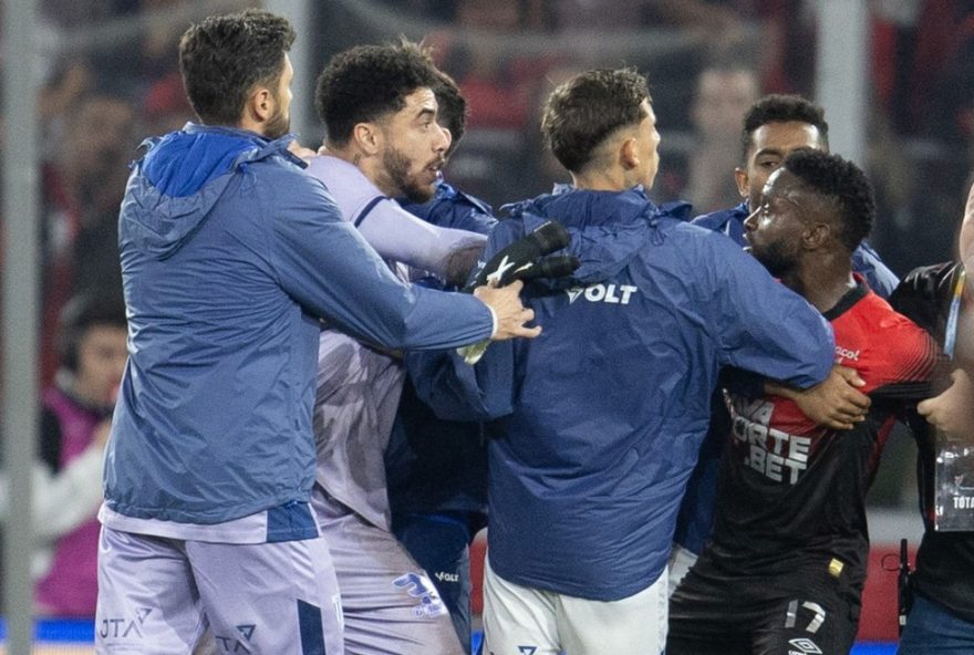 cbf-divulga-audio-do-var-em-confusao-pos-jogo-athletico-x-avai3A-expulsoes-explicadas3B-ouca-agora