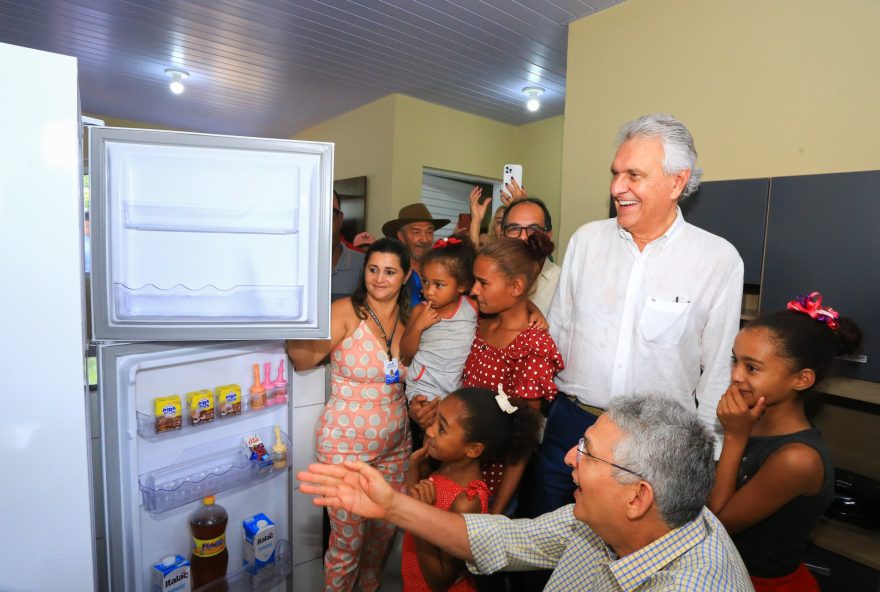 Ronaldo Caiado na solenidade em Abadia de Goiás: “Nada mais gratificante do que entregar casa com padrão de excelência” 
Fotos: Wesley Costa