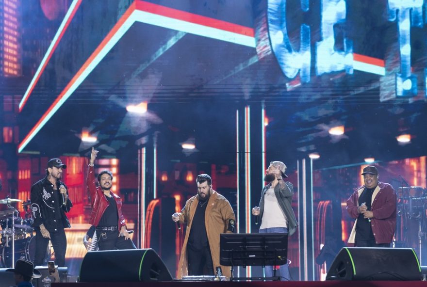 ce-ta-doido-agita-publico-debaixo-da-chuva-em-barretos3A-festival-com-hinos-sertanejos-levanta-a-arena-com-icaro-26-gilmar2C-panda-e-humberto-26-ronaldo