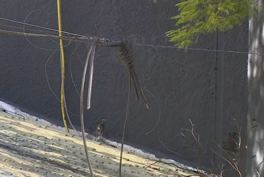 ceee-equatorial-multada-em-r24-10-mil-por-dia-por-plano-rejeitado3A-nova-proposta-requerida-para-fios-soltos-em-porto-alegre ceee-equatorial-multada-em-r24-10-mil-por-dia-por-plano-rejeitado3A-nova-proposta-requerida-para-fios-soltos-em-porto-alegre