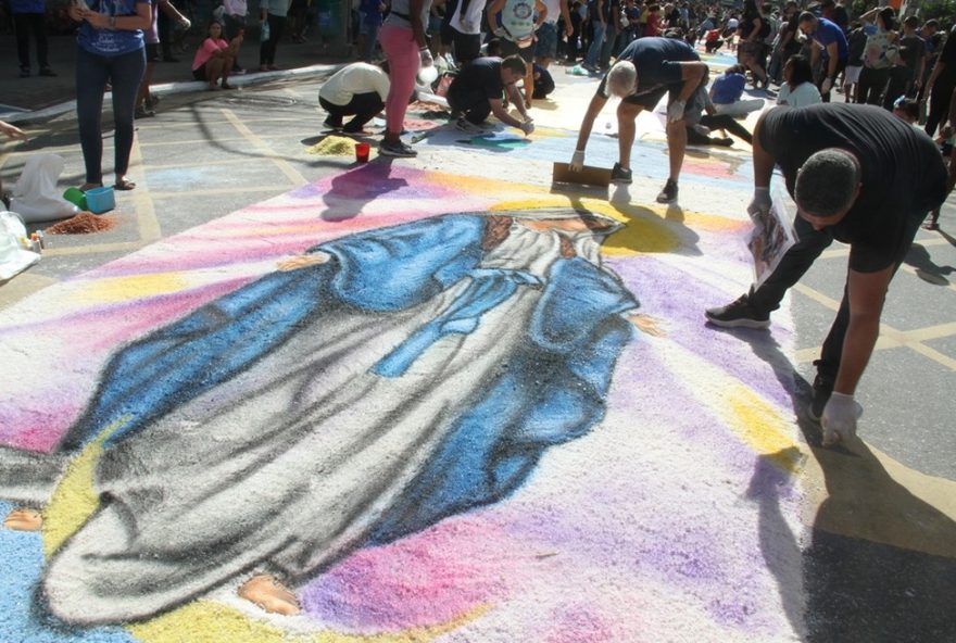 celebracao-de-corpus-christi-em-sao-goncalo3A-30-anos-de-tradicao-e-tapetes-de-sal