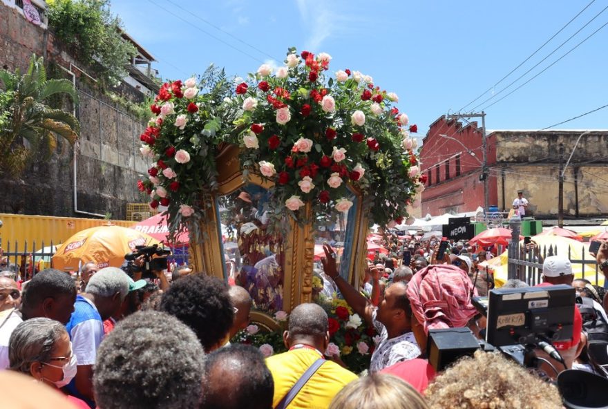 celebracao-de-santa-luzia-em-salvador3A-homenagens-e-devocao-na-sexta-feira-13