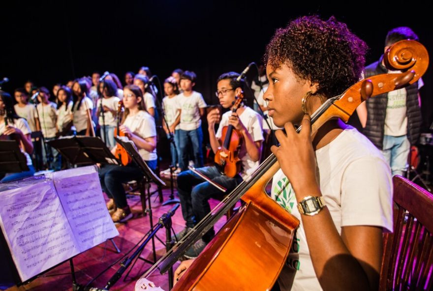 celebre-o-natal-em-duque-de-caxias-com-orquestra-iluminada-e-cortejo-natalino