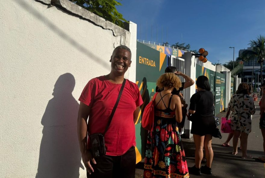 celebre-o-natal-na-lagoa-com-a-arvore-de-natal-iluminada