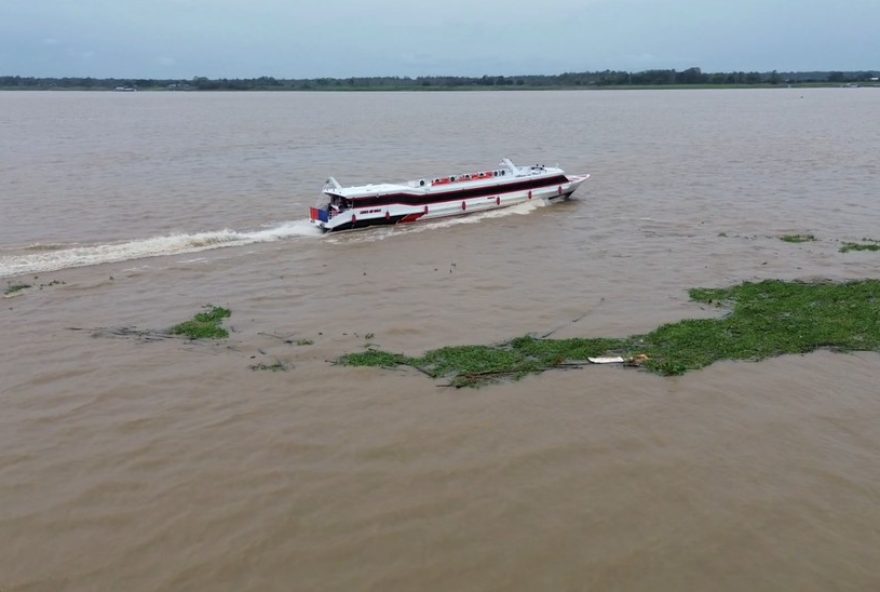 cenario-surpreendente3A-rio-solimoes-apresenta-recuo-no-nivel-das-aguas-em-plena-cheia-na-amazonia cenario-surpreendente3A-rio-solimoes-apresenta-recuo-no-nivel-das-aguas-em-plena-cheia-na-amazonia