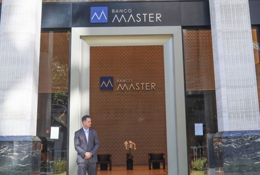 centrao-e-oposicao-travam-votacao-sobre-reducao-de-penas-de-bolsonaro-devido-ao-caso-master centrao-e-oposicao-travam-votacao-sobre-reducao-de-penas-de-bolsonaro-devido-ao-caso-master