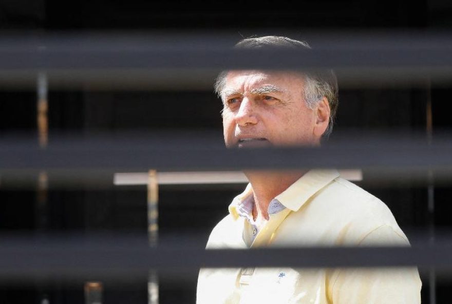 centrao-pressiona-bolsonaro-a-indicar-sucessor-de-fora-do-cla-antes-de-ir-para-a-cadeia
