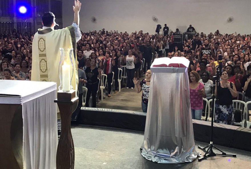 cerco-de-jerico-20253A-celebracao-com-40-mil-fieis-na-paroquia-sao-sebastiao2C-em-taubate2C-com-programacao-especial-de-8-dias