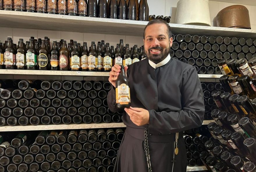cerveja-artesanal-da-igreja-nossa-senhora-da-gloria-conquista-ouro-internacional0A0A cerveja-artesanal-da-igreja-nossa-senhora-da-gloria-conquista-ouro-internacional0A0A