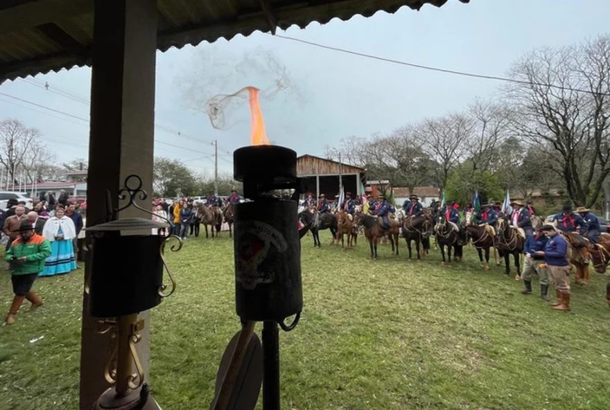 chama-crioula-chega-a-passo-fundo-apos-cavalgada-de-oito-dias3B-fortalecendo-os-festejos-farroupilhas