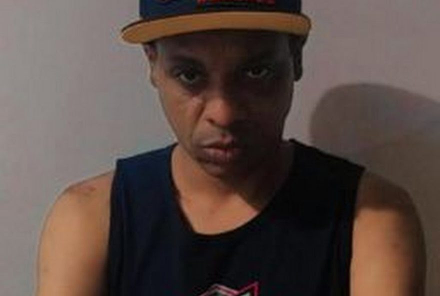 Rapper foi alvejado com três tiros, mas conseguiu sobreviver. (Foto: Reprodução/Redes sociais)