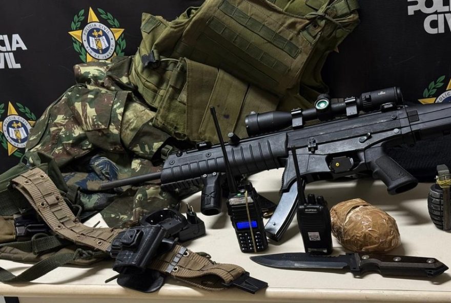 chefe-do-trafico-di-menor-e-preso-em-caxias-com-arsenal-militar-completo chefe-do-trafico-di-menor-e-preso-em-caxias-com-arsenal-militar-completo