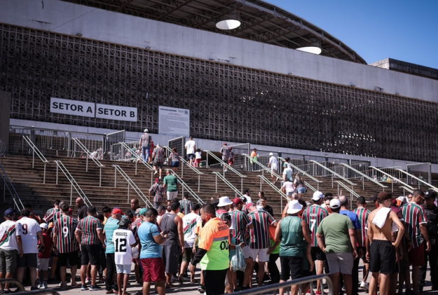 chegada-da-torcida-do-fluminense-para-grande-jogo-contra-madureira-no-kleber-andrade2C-cariacica-es