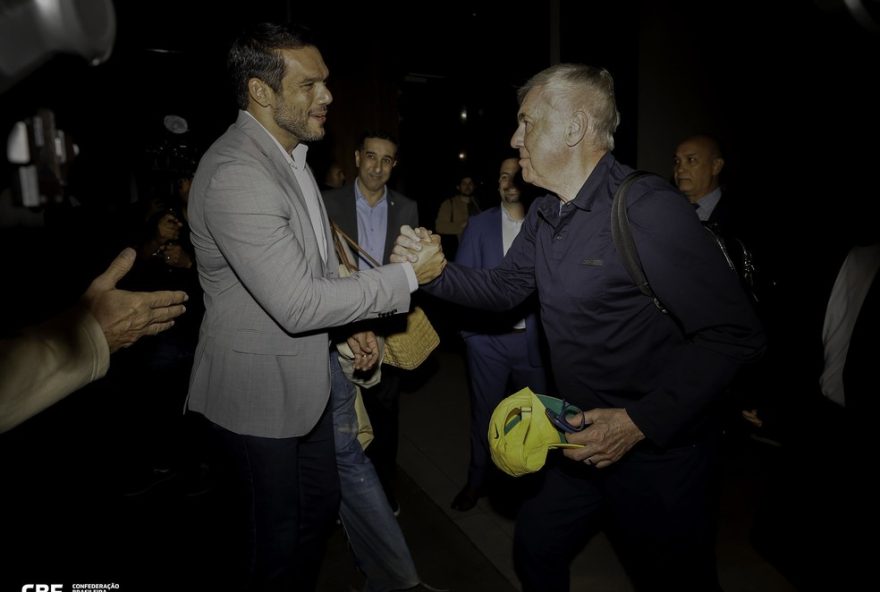 chegada-de-ancelotti-ao-rio3A-festa-da-torcida-e-reuniao-com-presidente-da-cbf