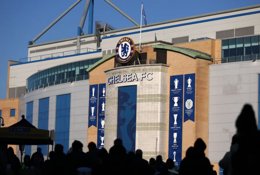 chelsea-busca-acordo-com-premier-league-para-quitar-dividas-da-22era-abramovich22