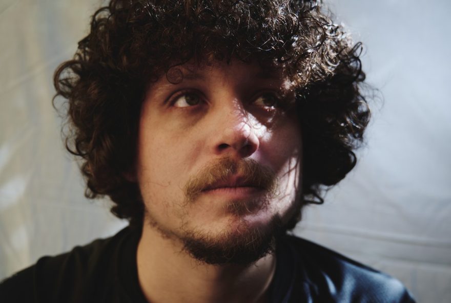 chico-chico-lanca-let-it-burn3A-o-melhor-album-solo-com-evolucao-e-diversidade