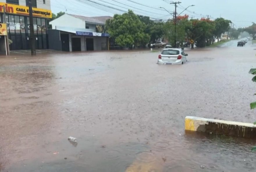 chuva-alaga-cidades-do-interior-do-parana3A-veja-videos-e-previsao-para-os-proximos-dias