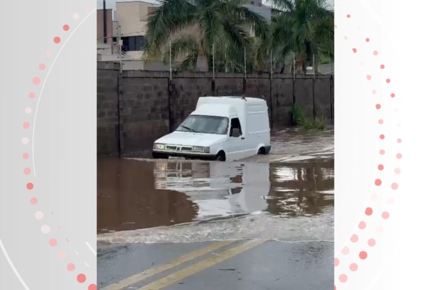 chuva-causa-alagamento-e-interdicao-de-rua-em-piracicaba3A-video-mostra-motoristas-arriscando-se chuva-causa-alagamento-e-interdicao-de-rua-em-piracicaba3A-video-mostra-motoristas-arriscando-se