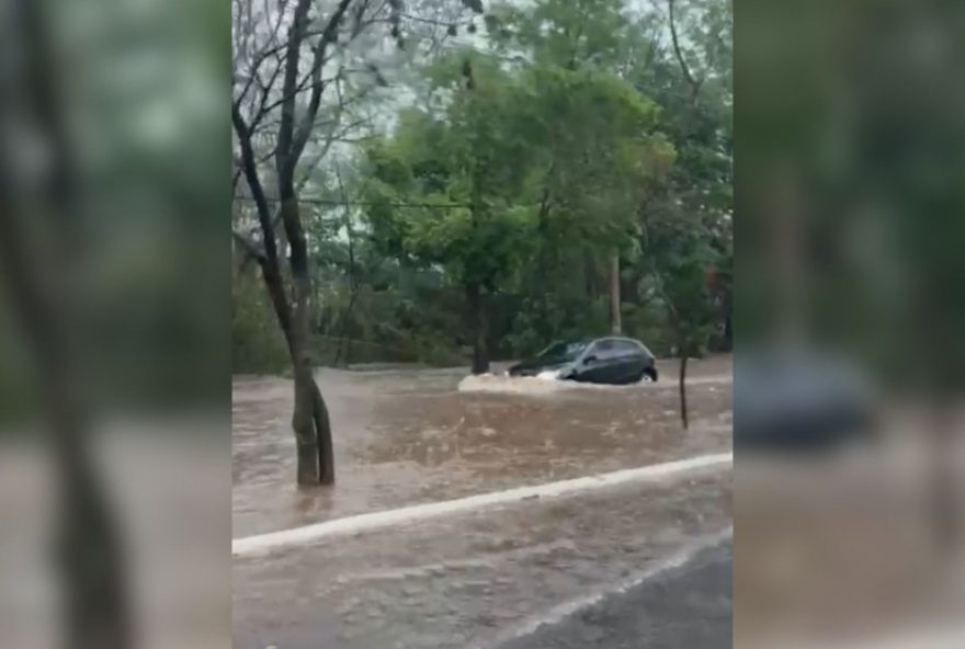 chuva-com-ventos-acima-de-60km2Fh-assusta-moradores-em-sao-jose-do-rio-preto-e-causa-transtornos-em-cidades-do-interior-de-sp