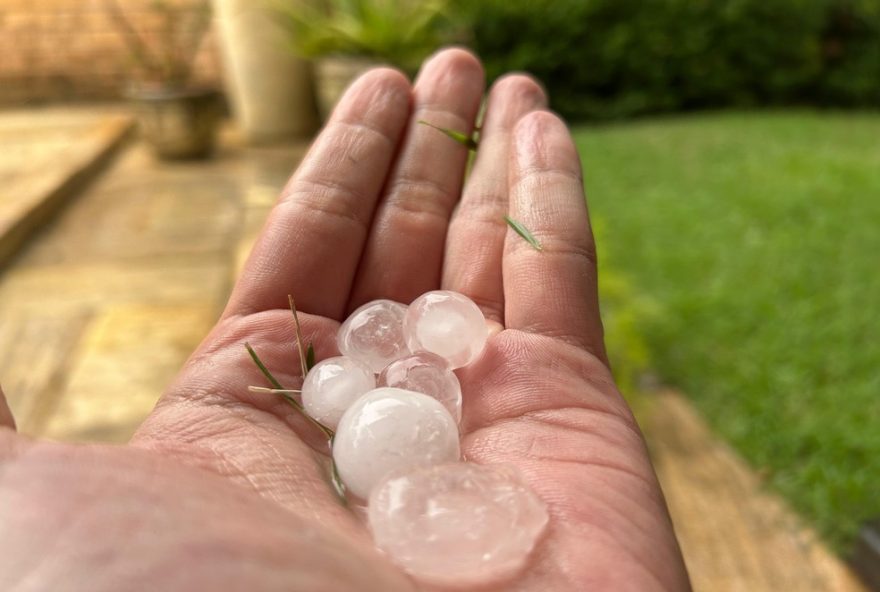 chuva-de-granizo-atinge-bairros-do-rio-de-janeiro-apos-dia-de-forte-calor-alerta-rio