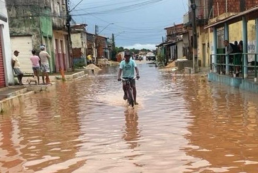 chuva-em-imperatriz-eleva-nivel-do-rio-tocantins3A-moradores-em-alerta chuva-em-imperatriz-eleva-nivel-do-rio-tocantins3A-moradores-em-alerta