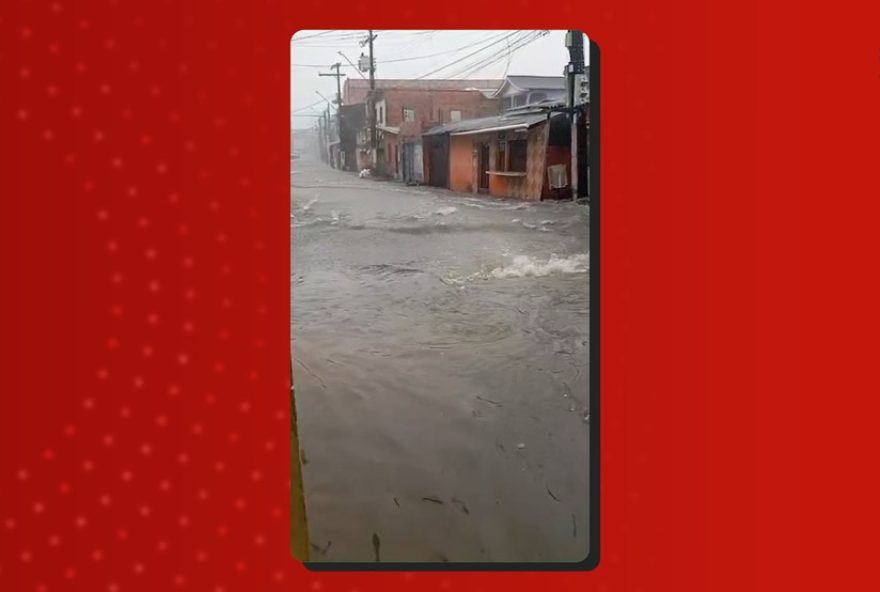 chuva-em-manaus3A-ruas-alagadas-e-veiculo-preso chuva-em-manaus3A-ruas-alagadas-e-veiculo-preso