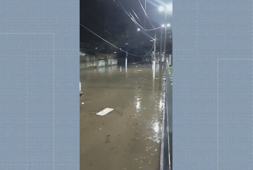 chuva-forte-atinge-duque-de-caxias-e-provoca-alagamentos-na-baixada-fluminense chuva-forte-atinge-duque-de-caxias-e-provoca-alagamentos-na-baixada-fluminense