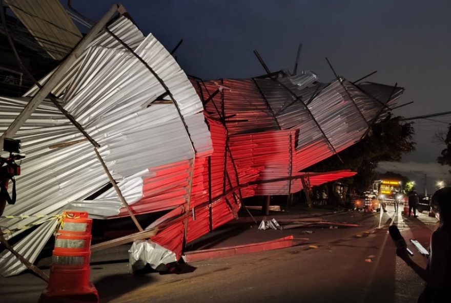 chuva-forte-causa-danos-em-santa-luzia3A-telhado-desaba-e-arvores-caem-na-grande-bh chuva-forte-causa-danos-em-santa-luzia3A-telhado-desaba-e-arvores-caem-na-grande-bh