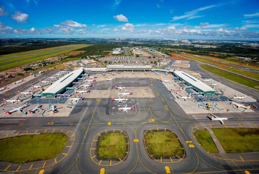 chuva-forte-desvia-pousos-do-aeroporto-de-brasilia-para-goiania-e-belo-horizonte3A-aeroporto-opera-por-instrumentos