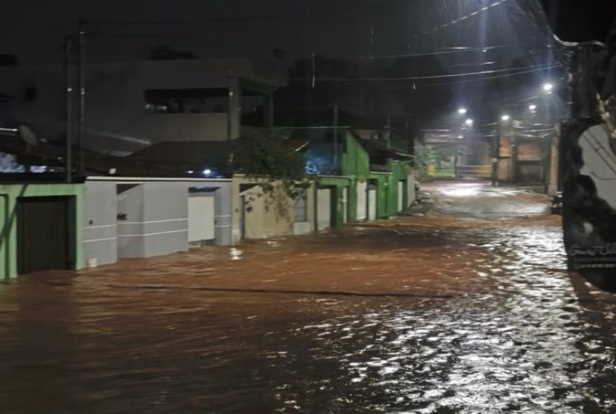 chuva-forte-em-itabira3A-imagens-impressionantes-mostram-impacto-da-tempestade chuva-forte-em-itabira3A-imagens-impressionantes-mostram-impacto-da-tempestade