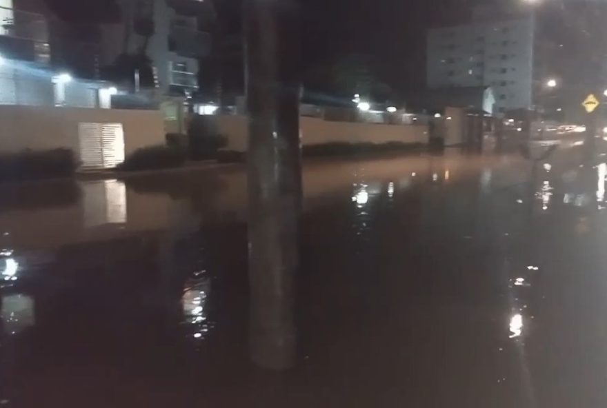 chuva-forte-provoca-alagamentos-em-bairros-de-caraguatatuba2C-sp3A-moradores-compartilham-videos-e-apoio-mutuo chuva-forte-provoca-alagamentos-em-bairros-de-caraguatatuba2C-sp3A-moradores-compartilham-videos-e-apoio-mutuo