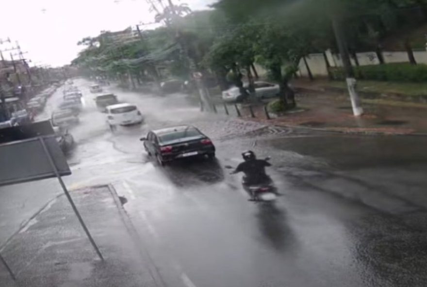 chuva-forte-provoca-alagamentos-no-rio-de-janeiro3A-confira-a-previsao-do-tempo