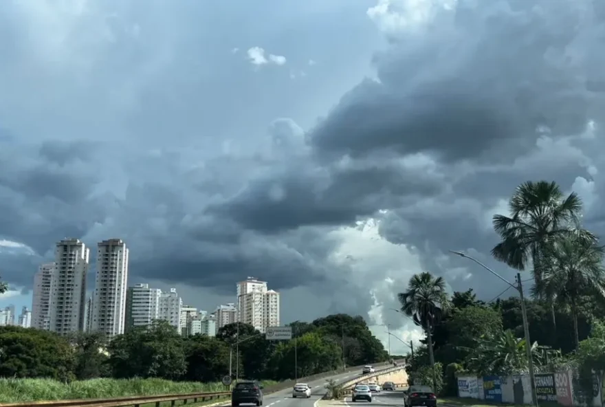 Tempestades, causadas por uma frente fria, devem atingir as regiões sul e sudeste goiana. (Foto: Reprodução)