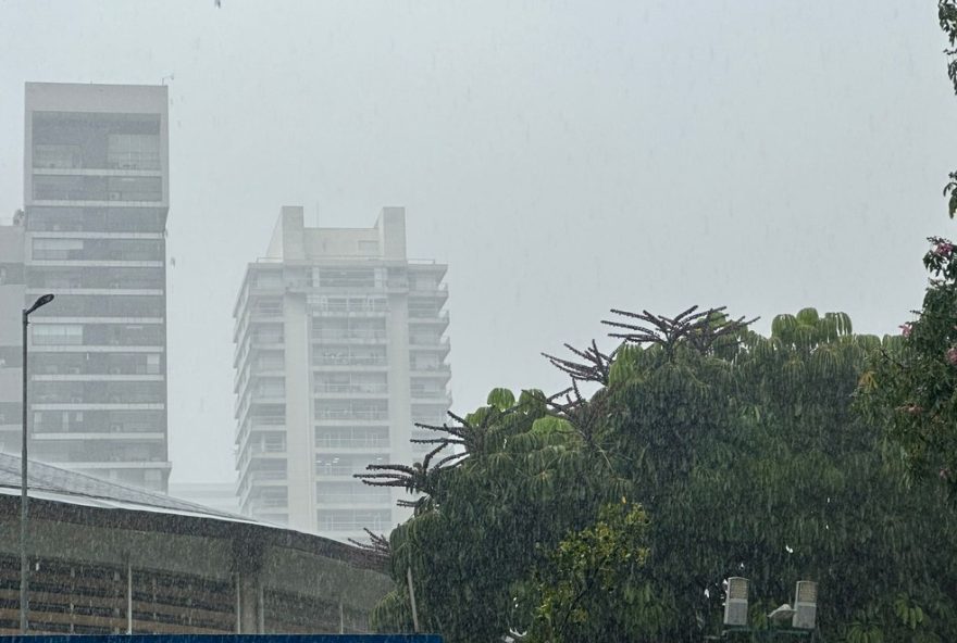 chuva-intensa-atinge-zona-leste-de-sp2C-colocando-cidade-em-alerta-para-alagamentos chuva-intensa-atinge-zona-leste-de-sp2C-colocando-cidade-em-alerta-para-alagamentos