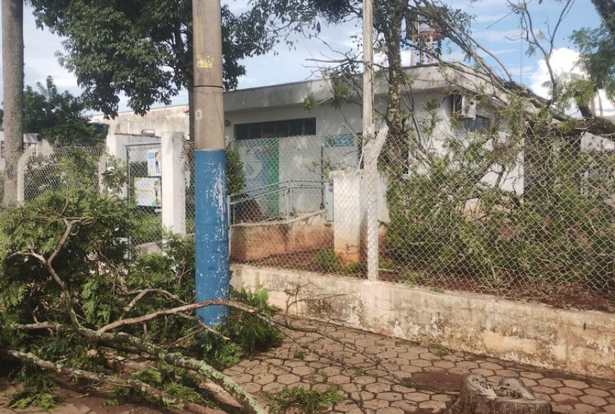chuva-intensa-causa-estragos-e-deixa-28-desabrigados-em-barao-de-antonina2C-sao-paulo chuva-intensa-causa-estragos-e-deixa-28-desabrigados-em-barao-de-antonina2C-sao-paulo