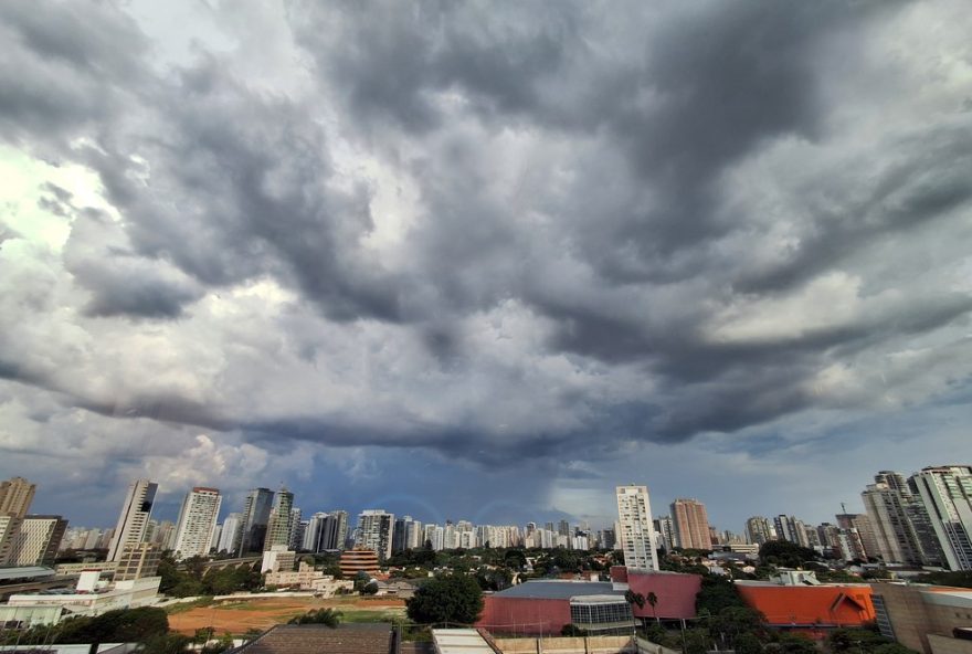 chuva-intensa-em-sao-paulo-deixa-regioes-em-alerta-para-alagamentos