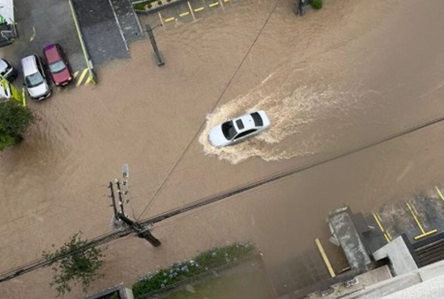 chuva-intensa-paralisa-onibus-e-adia-prova-de-vestibular-em-joinville3A-prefeitura-em-alerta